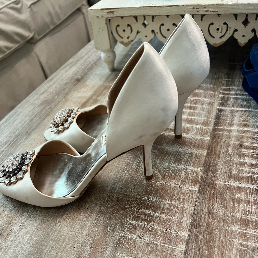 Badgley Mischka Lacie Satin Pumps Ivory Size 7.5 - Picture 5 of 8